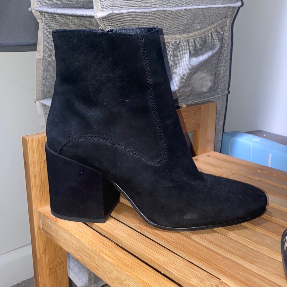 Lucky Brand suede ankle boot w/heel size 7
